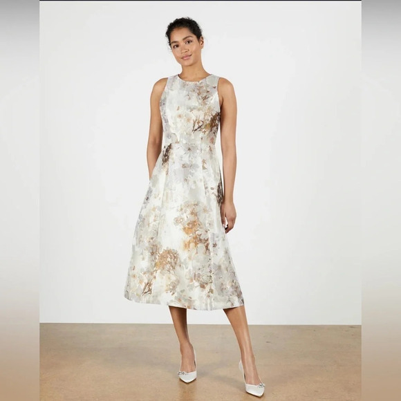 Ted Baker
Vanilla Floral Jacquard Full Skirted Dress size 6us - Picture 1 of 5